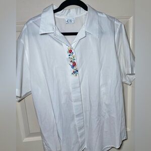 Vintage‎ Cricket Lane White Button-Up Blouse with Embroidered Floral Detail L/XL